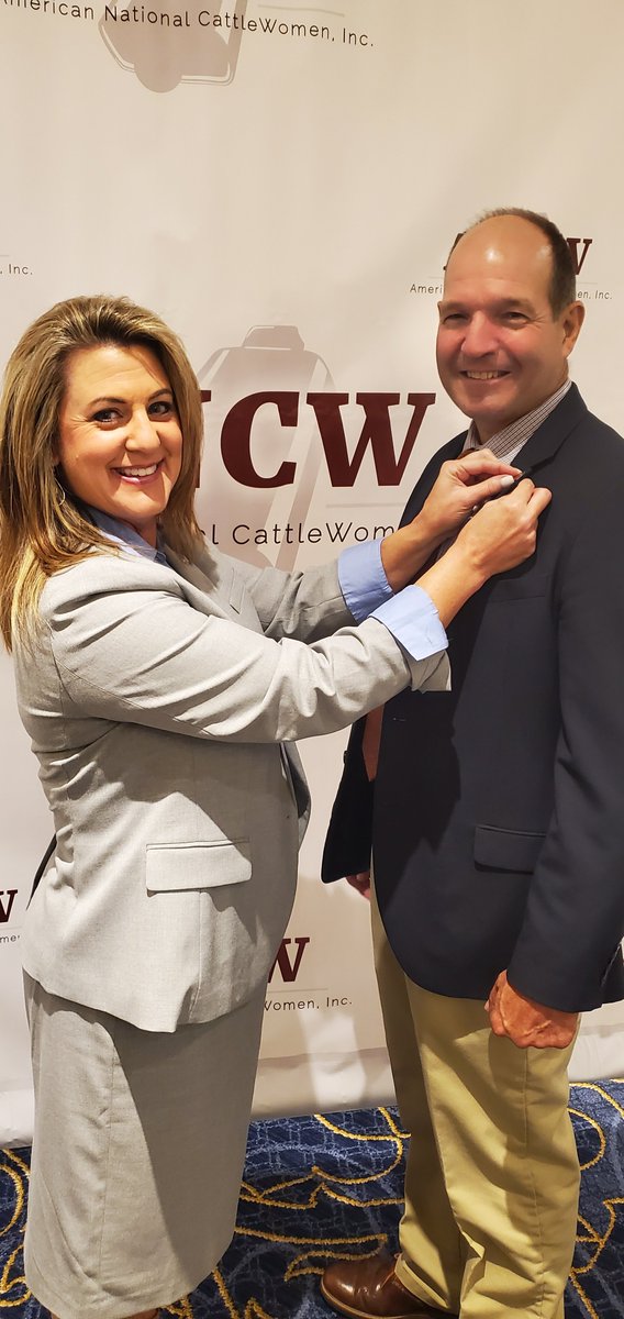 TNAgCommish's tweet photo. Spoke to some of the hardest working farmers out there today. The American National Cattlewomen (@AmericanCW). Glad to have their annual conference in Nashville this year and thank you for the BEEF label pin. #beef4generations https://t.co/sca2NCcjV9