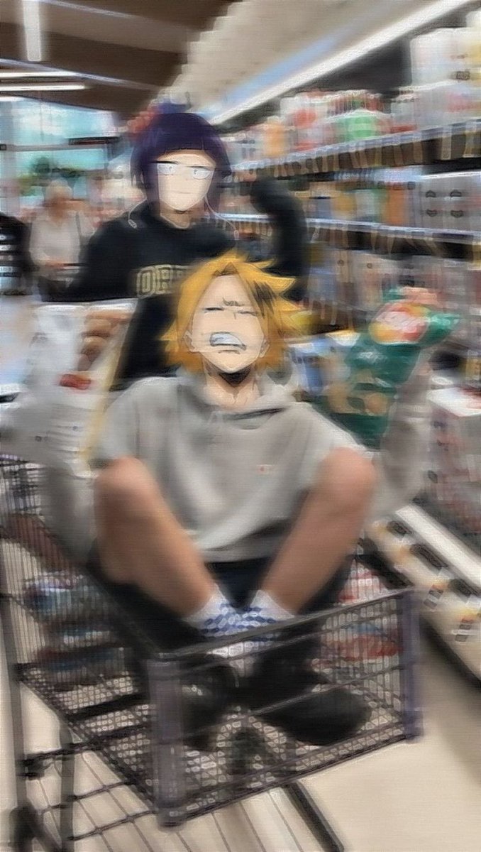 Jirou y yo estamos de compras! Qué quieren que les llevemos?!