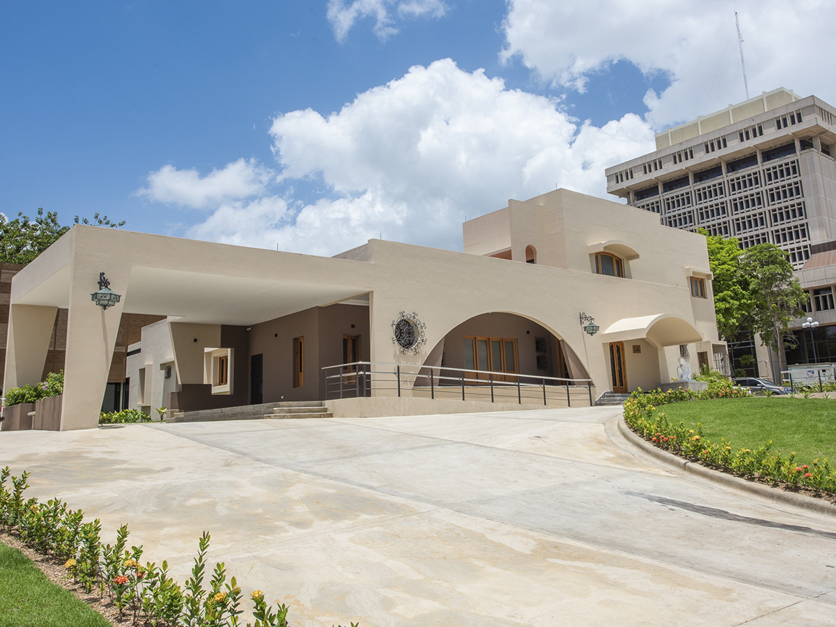 BancoCentralRD's tweet photo. #NotaBCRD | #ciberseguridad 
Banco Central inicia ciclo de capacitaciones en ciberseguridad
https://t.co/vJGnrvde6W https://t.co/gAGlv2zjHQ