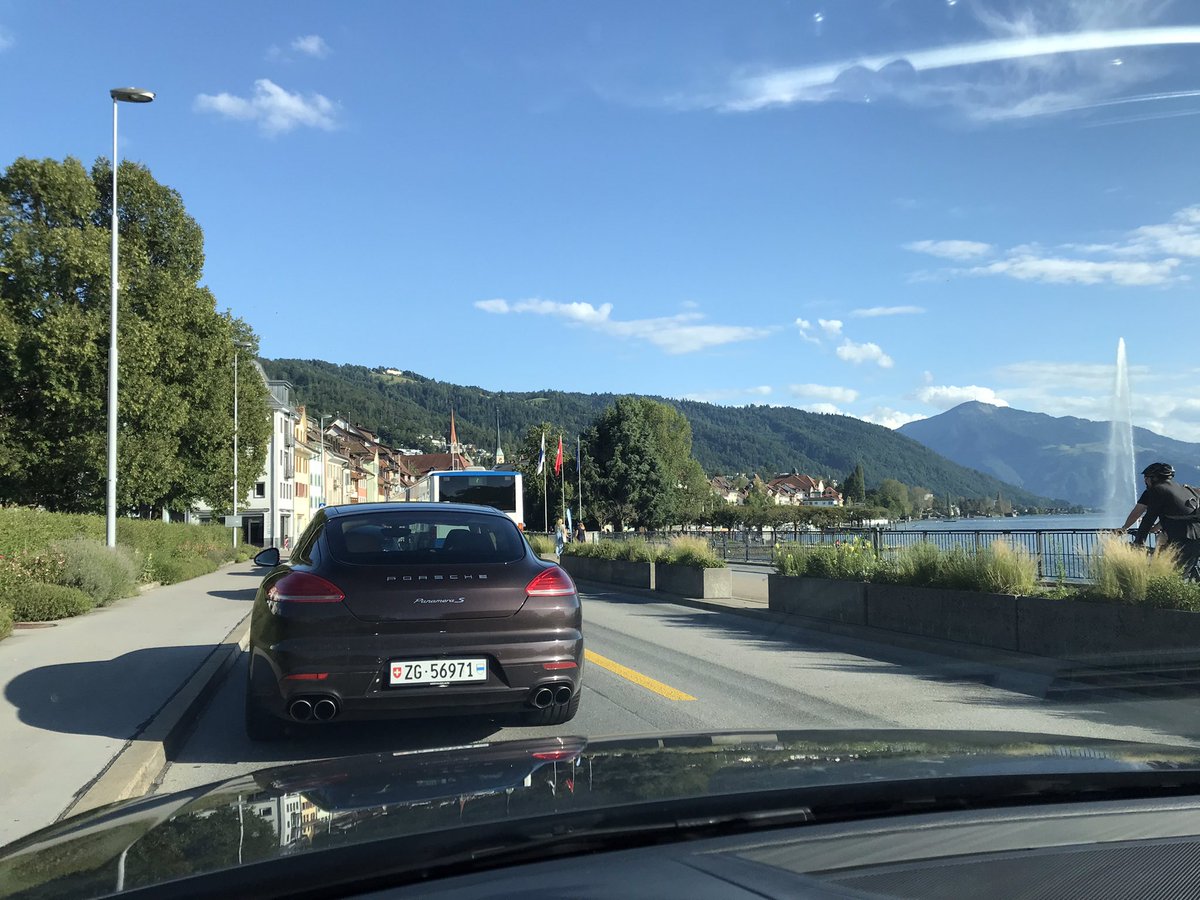 Trips_ByNicolas's tweet photo. تقلُّبات الجو الصيفي في مدينة تسوغ بـ #سويسرا الوسطى 🇨🇭.
التقطت هاتين الصورتين في نفس الساعة ونفس المكان، لكن الفرق بينهما… يومٌ واحدٌ وعشر درجات مئوية! https://t.co/71yyBtY37V