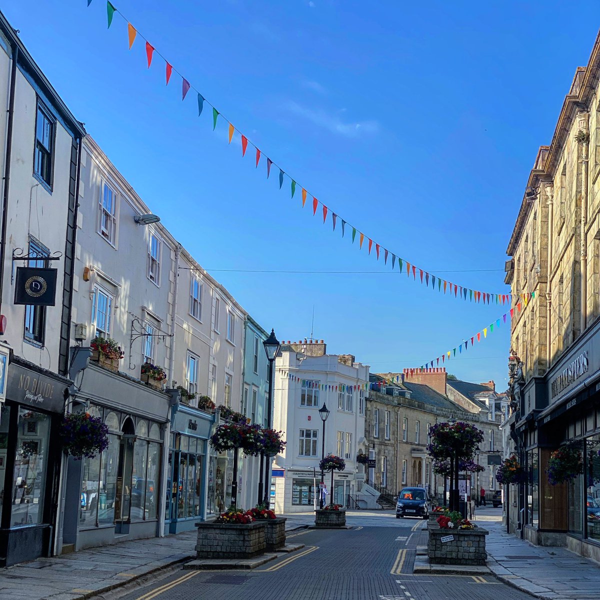 TruroHour's tweet photo. This week I’ve had friends visit from far away. They found Truro ‘quite lovely, with friendly people’ &amp; ‘so many independent places to choose from’ I’ve loved rediscovering it through their eyes #lovetruro #trurostories #trurohour https://t.co/J43XkDGQZK