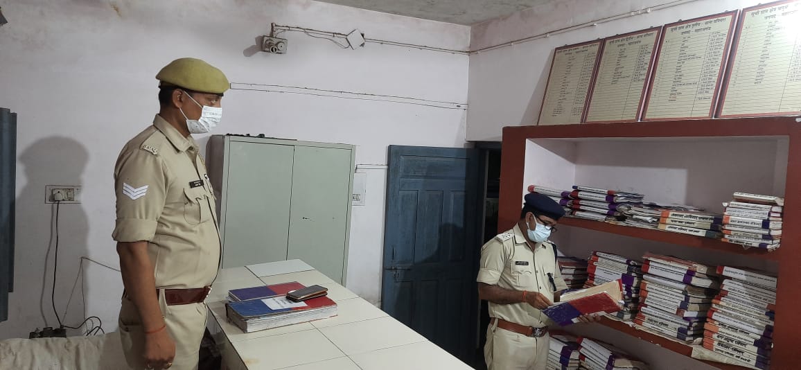 maharajganjpol's tweet photo. #MaharajganjPolice
क्षेत्राधिकारी सदर द्वारा रात्रि भ्रमण के दौरान ‌थाना पनियरा का आकस्मिक निरीक्षण किया गया, थाने पर प्रचलित अभिलेखों एवं रात्रि ड्यूटियों को चेक किया गया एवं संबंधित को आवश्यक दिशा-निर्देश दिए गए।
#UPPolice https://t.co/ANdUqeuxDs
