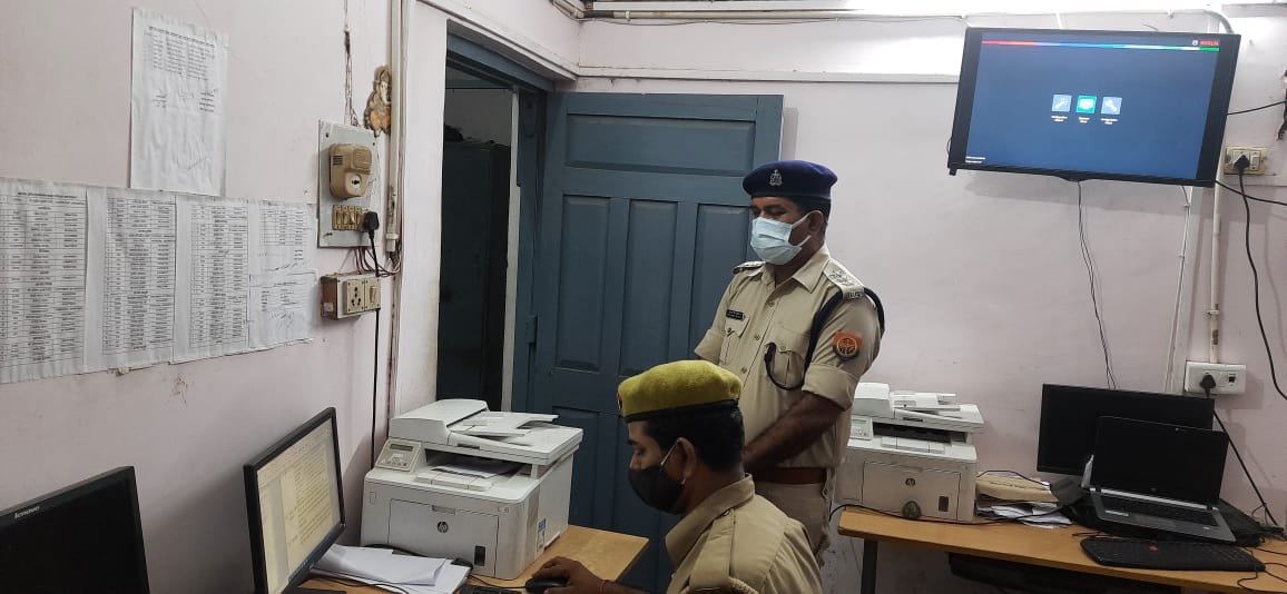maharajganjpol's tweet photo. #MaharajganjPolice
क्षेत्राधिकारी सदर द्वारा रात्रि भ्रमण के दौरान ‌थाना पनियरा का आकस्मिक निरीक्षण किया गया, थाने पर प्रचलित अभिलेखों एवं रात्रि ड्यूटियों को चेक किया गया एवं संबंधित को आवश्यक दिशा-निर्देश दिए गए।
#UPPolice https://t.co/ANdUqeuxDs