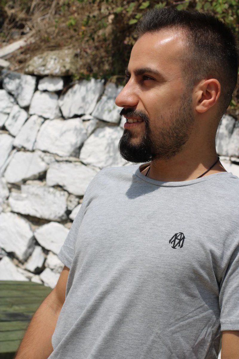 Gençliğimin arkasından bakıyorumdur.