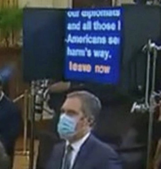 DonLuskin's tweet photo. @ScottAdamsSays   When you wish the photo was faked. "Leave now" at the end of the speech on Biden's prompter yesterday. https://t.co/6m3RmeqxoO