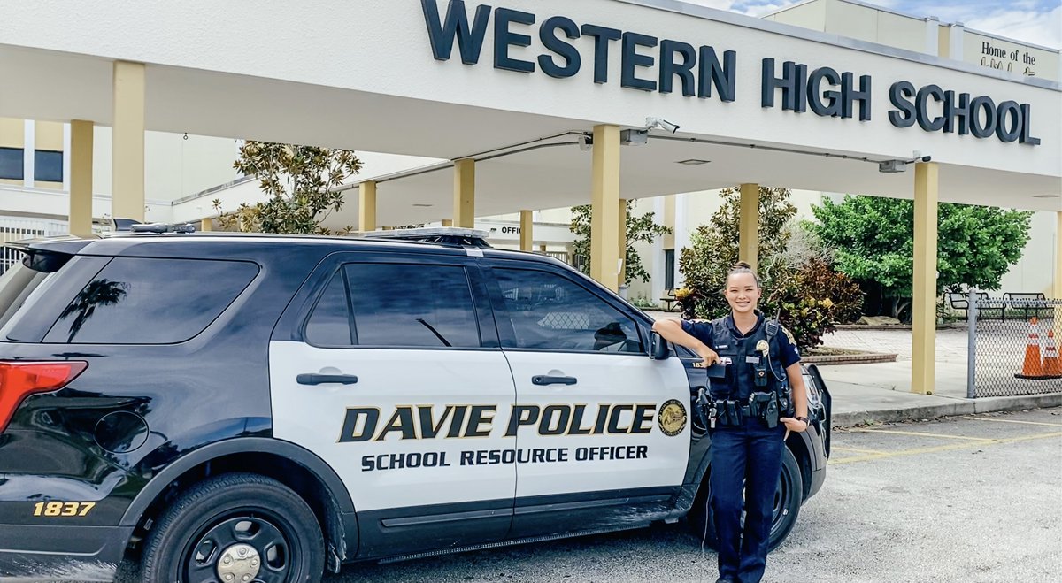 DaviePolice's tweet photo. WELCOME BACK: Davie Police School Resource Officers are excited to welcome back students. The safety of our school students, staff, and residents is our top priority. 
We wish all of our students a safe and successful school year! #BacktoSchool2021 https://t.co/wGRuH6PNc9