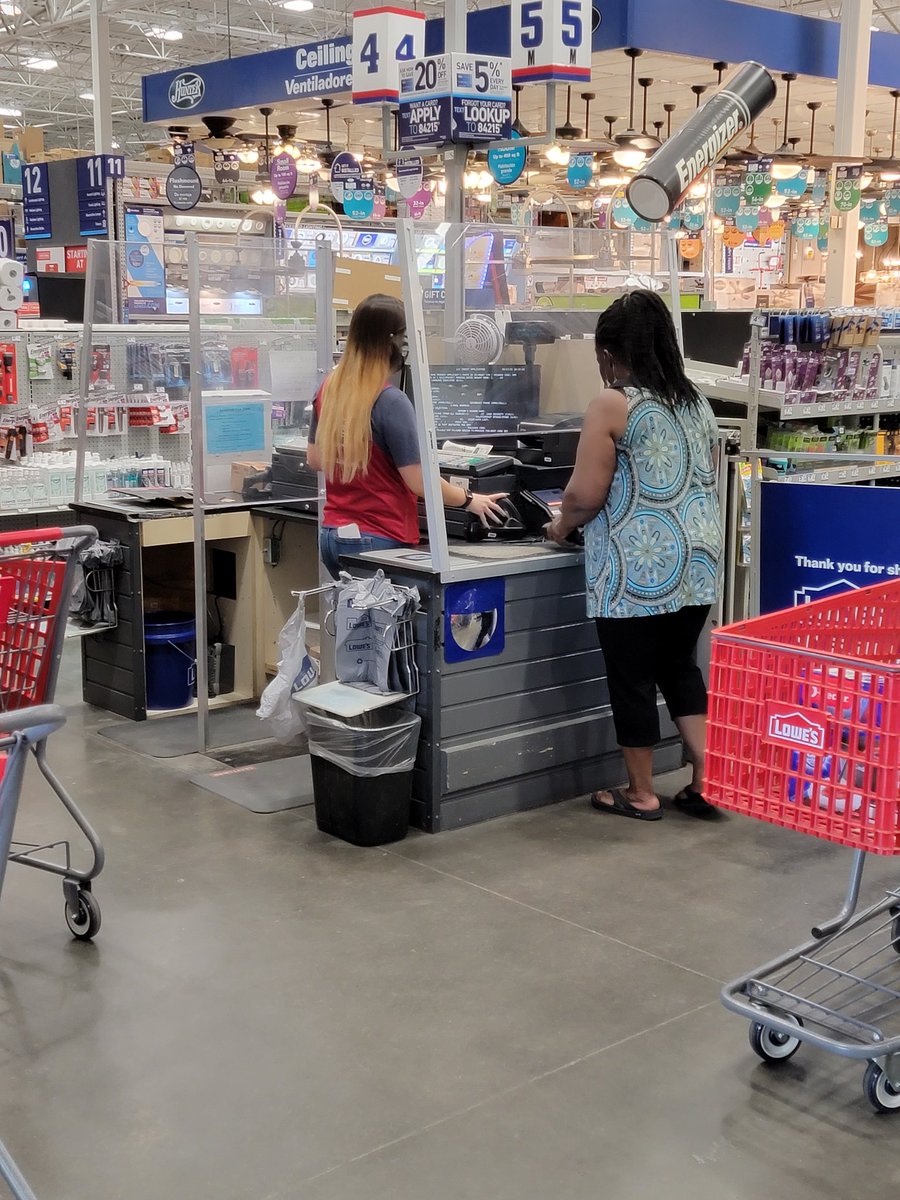 stroud__p's tweet photo. My head cashiers leading by example!  Driving Credit on the registers! #Wontbebeat https://t.co/xkamBEvRZq