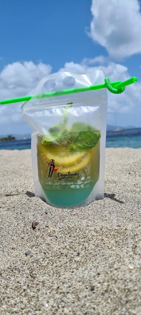 Salut les gars ! Je suis un jeune entrepreneur martiniquais et je me suis lancé dans la vente de cocktails à emporter sous forme de poche (40cl).