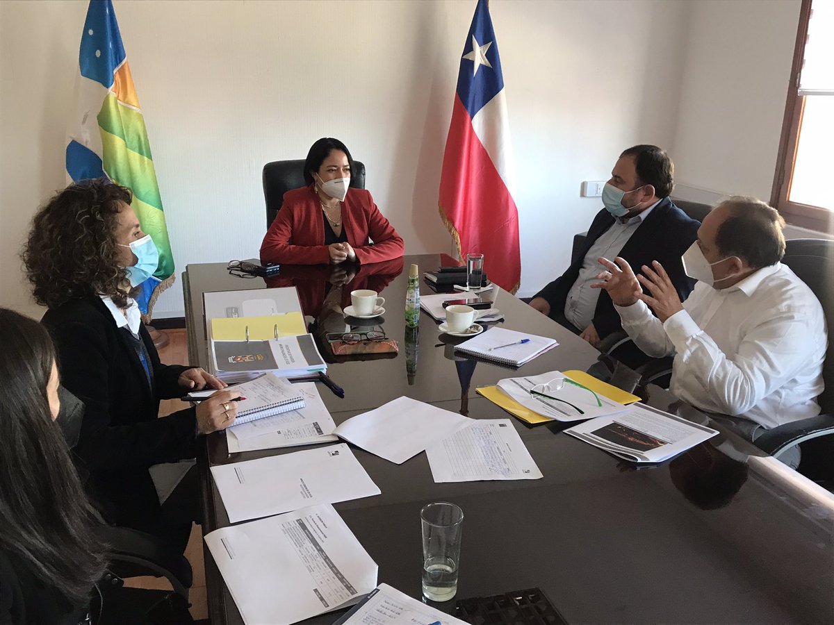 A esta hora, profesionales del Gobierno Regional y la Gobernadora <a href="/KristKallfu/">Krist Naranjo Gobernadora Región de Coquimbo</a> sostienen reunión bilateral con alcalde de #LosVilos, Christian Gross, y equipos municipales <a href="/muni_losvilos/">Municipalidad de Los Vilos</a> 

#Descentralización #GobiernoRegional