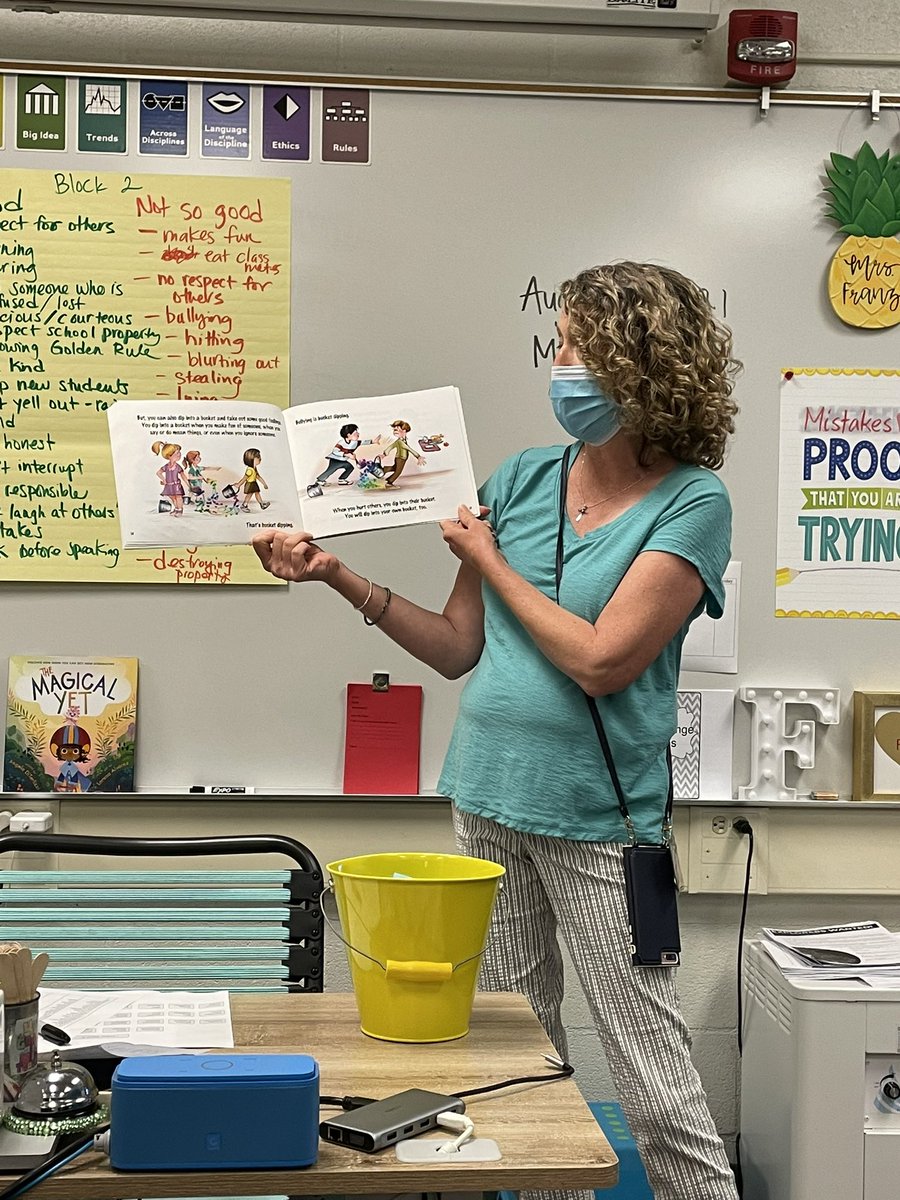 MrsFranzLCE's tweet photo. Mrs. Franz’s homeroom had the first bucket lesson of the 2021-2022 school year with Mrs. DeBoer this afternoon! @lcelions https://t.co/o3QqIKvtsw