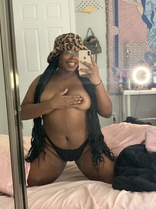 Which hat do you guys like? https://t.co/aCKBaEcOy7