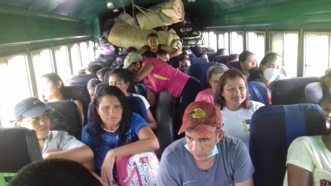 Ya se encuentra en camino nuestros  equipo de Fútbol Menor TUPAMARITOS FC rumbo a Valle de la Pascua  que con garra y fuerza  nos estará representando  en  la Copa Guarico Cup..
#ComunicacionRebelde 
<a href="/NicolasMaduro/">Nicolás Maduro</a>