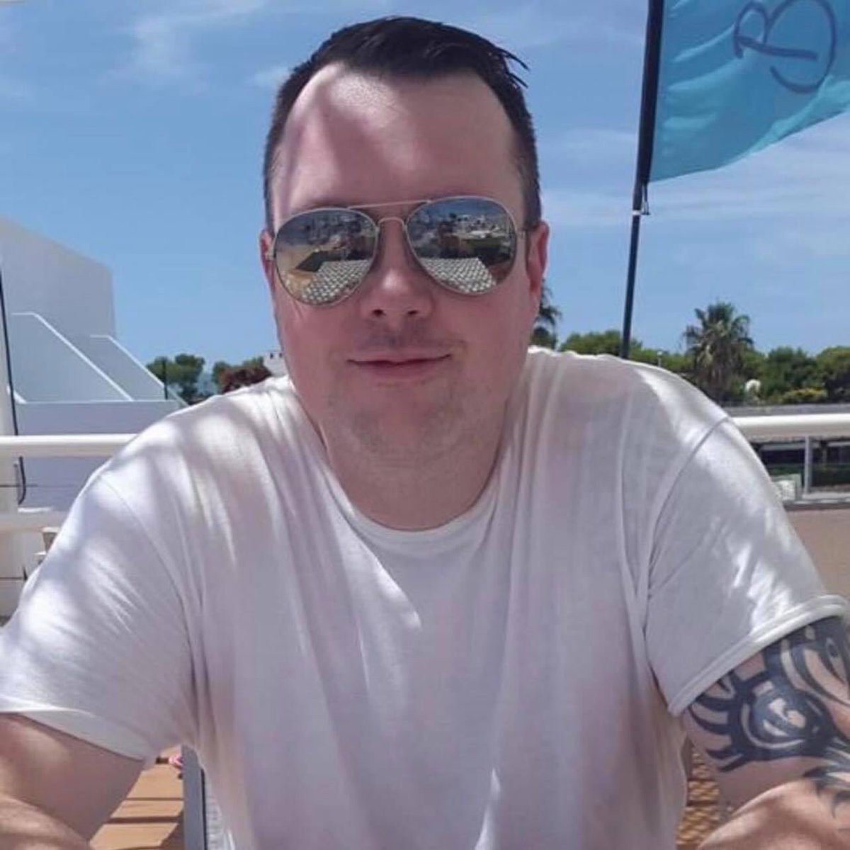 FrankCoffey26's tweet photo. RIP Rowan. ED family together in grief. Our thoughts with your family  at this sad time. @teamEDnuh @TeamNUH https://t.co/IFriLETHc8