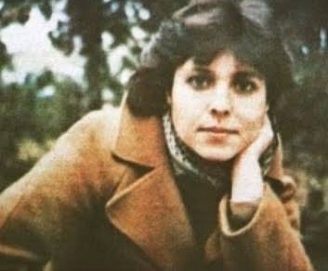 kadinyazarlar's tweet photo. biliyorum, bir gün dayanamayacak küçük kalbim
arkamı dönüp inandığım ve güvendiğim her şeye 
veda edeceğim

Nilgün Marmara https://t.co/1fnmdjf5OX