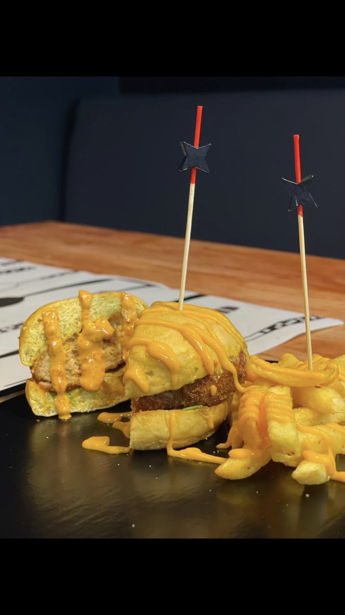 iblackburger_'s tweet photo. اطعم وافخم برجر بالمدينة🤤🤤

#المدينة_المنورة 
#مطاعم #مطعم 
#دجاج #لحم #برجر #لذيذ 
#برجر_لحم #برجر_دجاج 
#مطاعم_المدينة #اماكن_المدينة 
#حديقة_الملك_فهد
#مطاعم_وكافيهات_المدينة
#اسأل_المدينة https://t.co/zuvJxKmbGT