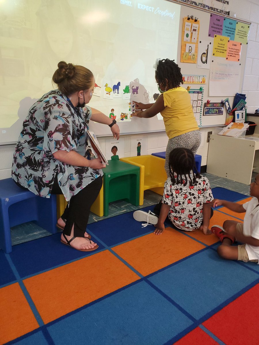 mandi_dial's tweet photo. Preschool adventures @WCE_HCS today! Retelling our story using pictures and a little music and movement with @KooKooKangaRoo. #PreschoolLearningHCS @ShandraSupports @erinsears79 @Tamikaknighton https://t.co/ZzCBIFdT8b