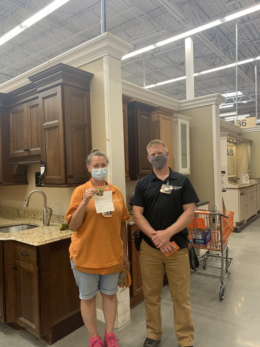 LaurentmMorgan's tweet photo. @2678 Gold for Manny and Bravo Associate for Billie-Jo! π§‘ππΌπ§‘#Congratulations #metpartnership @JessicaMeaney3 @RichRoach28 @ThdBishop @marantes1 @DanielleKida1 @JCHomeDepot https://t.co/d0v5deQ0ZJ