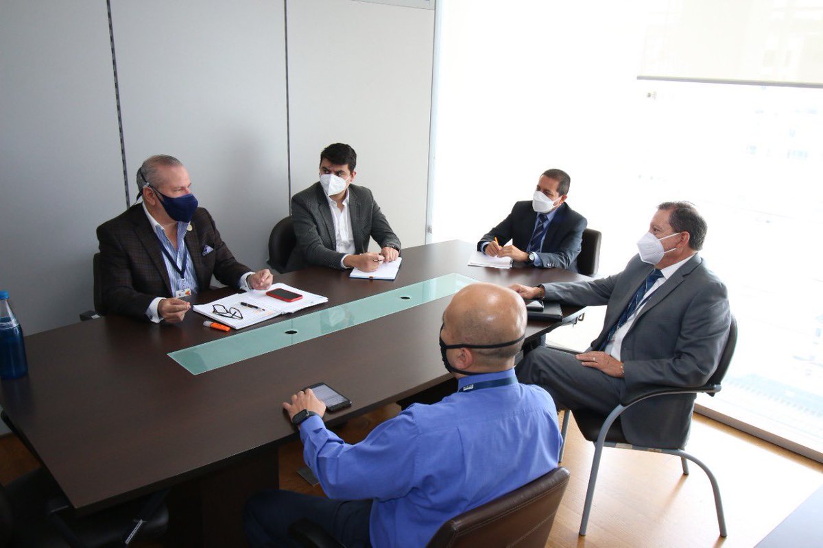 BiessEcuador's tweet photo. [HOY]
El subgerente de Inversiones del Biess, Jorge Cordovés, mantuvo una reunión de trabajo con el gerente de Alianzas y Negocios de @CasaParaTodosEP, Iván Zambrano, en el marco del apoyo interinstitucional para el fortalecimiento del mercado inmobiliario.

#BuenasNoticiasBIESS https://t.co/9k7cOHKkfP