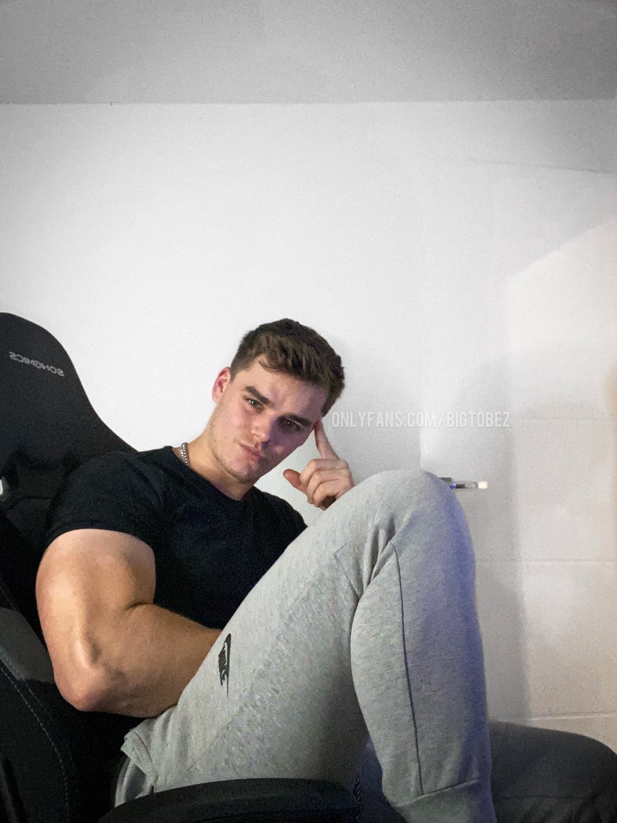 BigTobez's tweet photo. Retweet if grey joggers make you weak🤫😏 https://t.co/QnfSvcYUhG