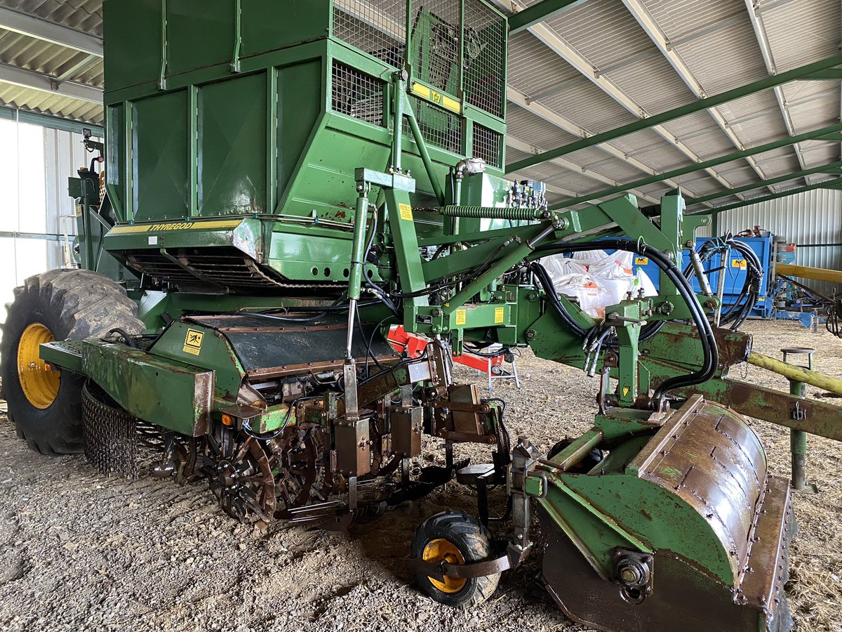 FraryMark's tweet photo. Well that’s another machine through the workshop with very little spent on it. All ready to lift the #sugarbeet . #Harvest2021 @clubhectare2211 #thyregod @BritishSugar #farm24 #Farm24 https://t.co/zqAf0prVWk