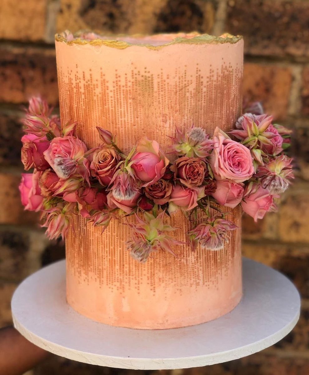 novamoursa's tweet photo. Fancy huh? 
#GirlTalkZA #cake #bryanston https://t.co/B6Kxh1AvE1