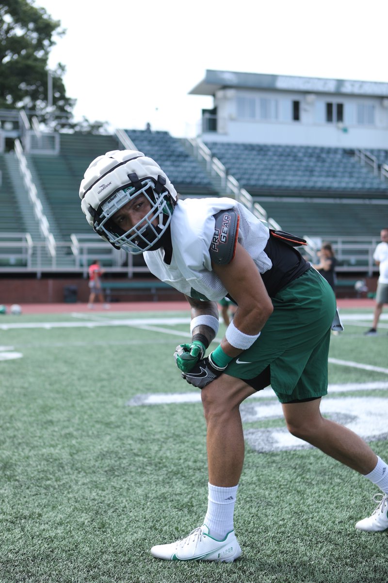 Wagner_Football's tweet photo. 1⃣ on 1⃣ #LetsFly https://t.co/7ZCkeaGFvP