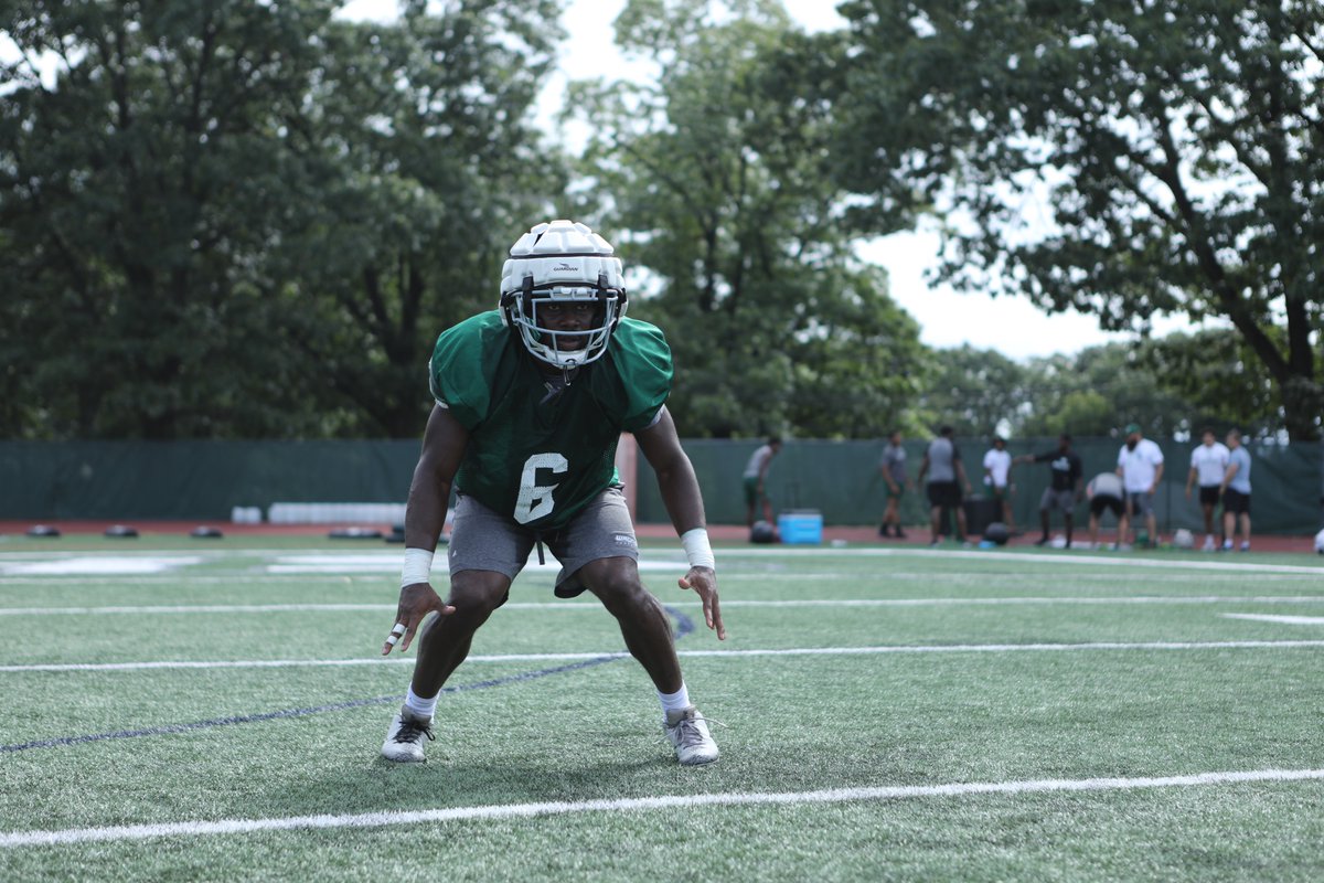 Wagner_Football's tweet photo. 1⃣ on 1⃣ #LetsFly https://t.co/7ZCkeaGFvP
