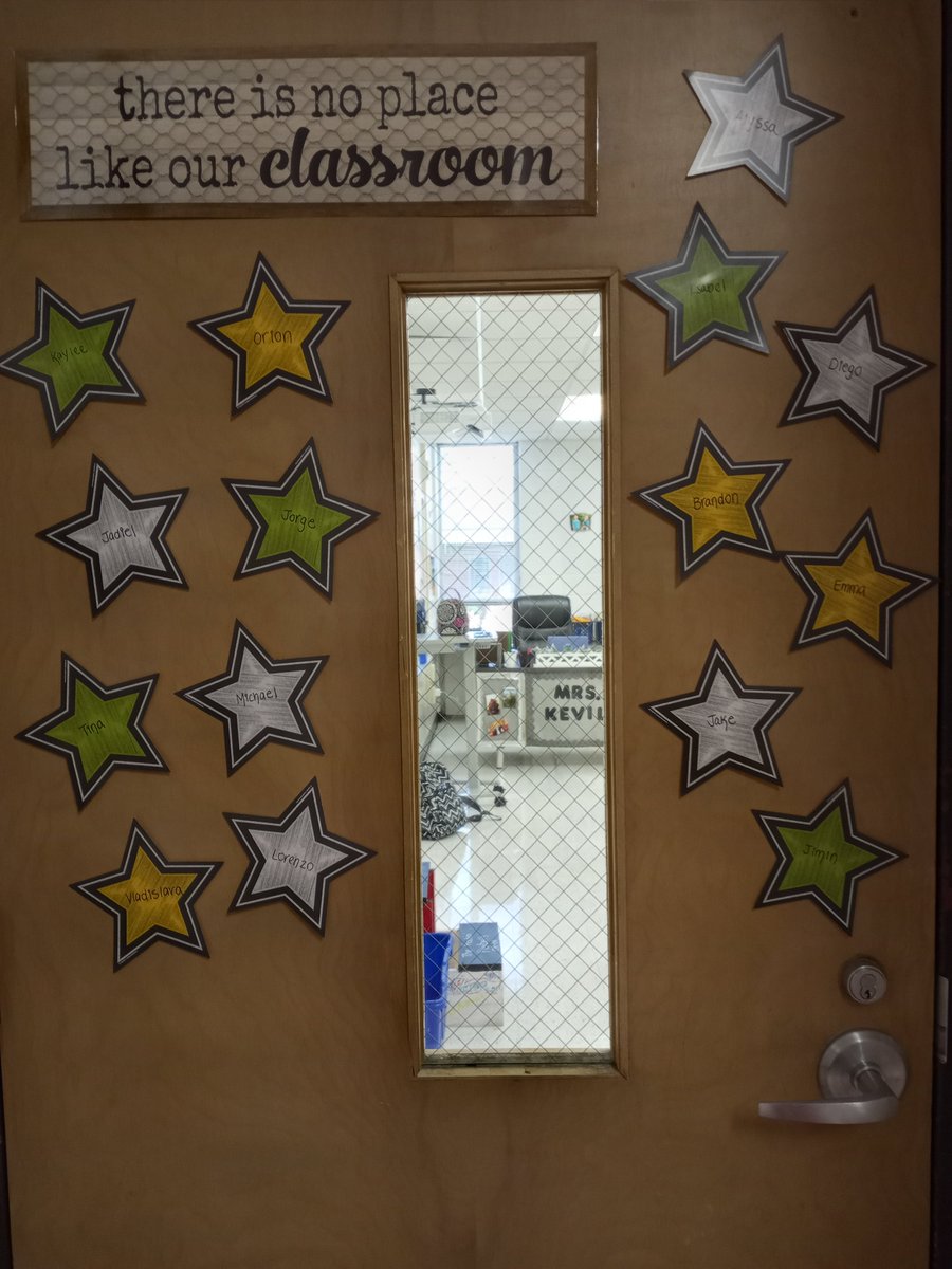 mkevil23's tweet photo. The classroom is ready, excited to start Year #16 tomorrow!  #proud2BD23 https://t.co/W5xHzlMe1F