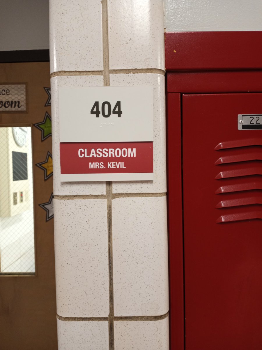 mkevil23's tweet photo. The classroom is ready, excited to start Year #16 tomorrow!  #proud2BD23 https://t.co/W5xHzlMe1F