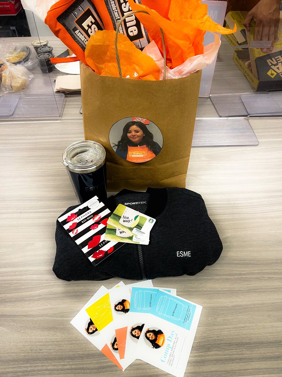 Im truly blessed to have such an amazing team thank you boss <a href="/SmithAki/">Aki Smith</a>  juanita for setting it  up for him 🤣