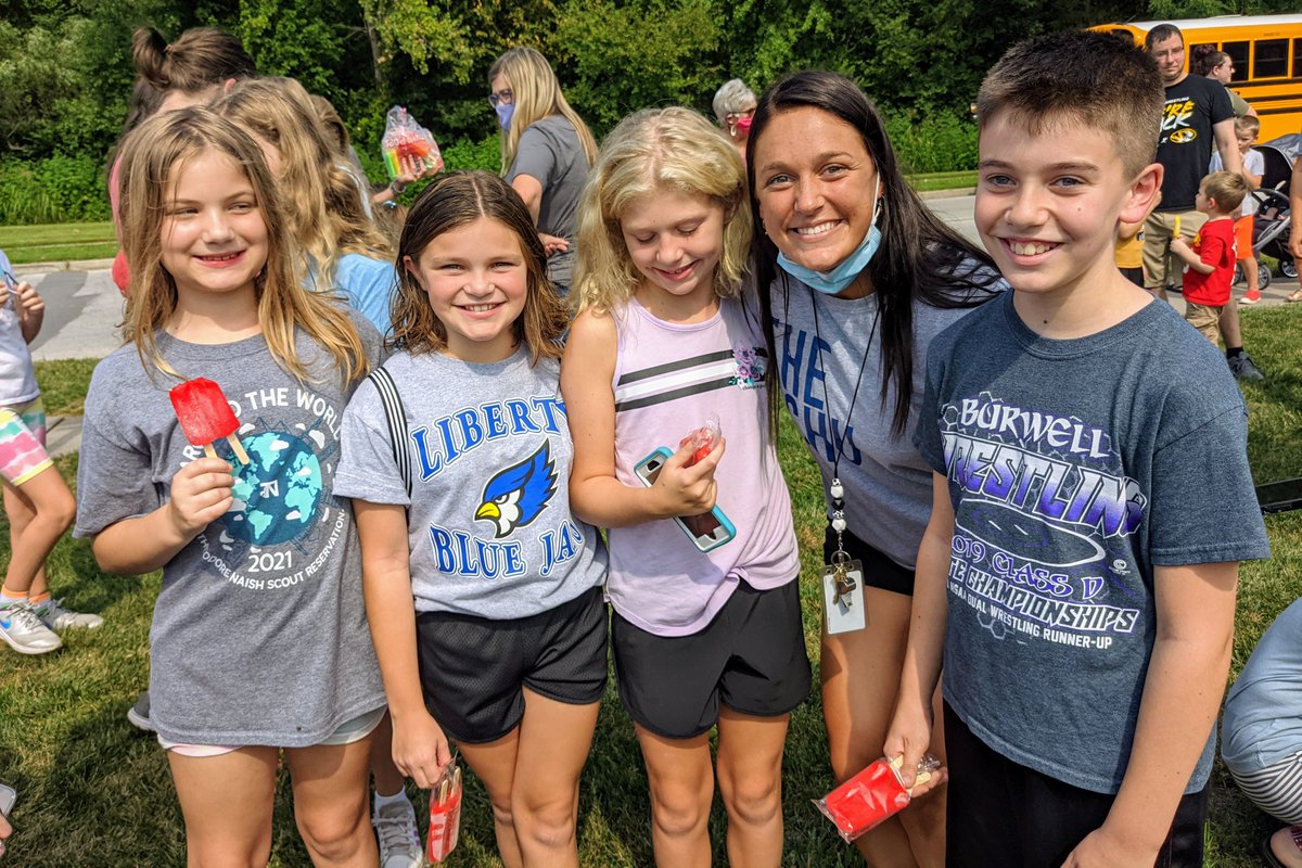 scott_heider's tweet photo. @MissGerstner knows how to get on the good side of her new students -- with popsicles! #illuminateLS https://t.co/MGVz4VcqEA