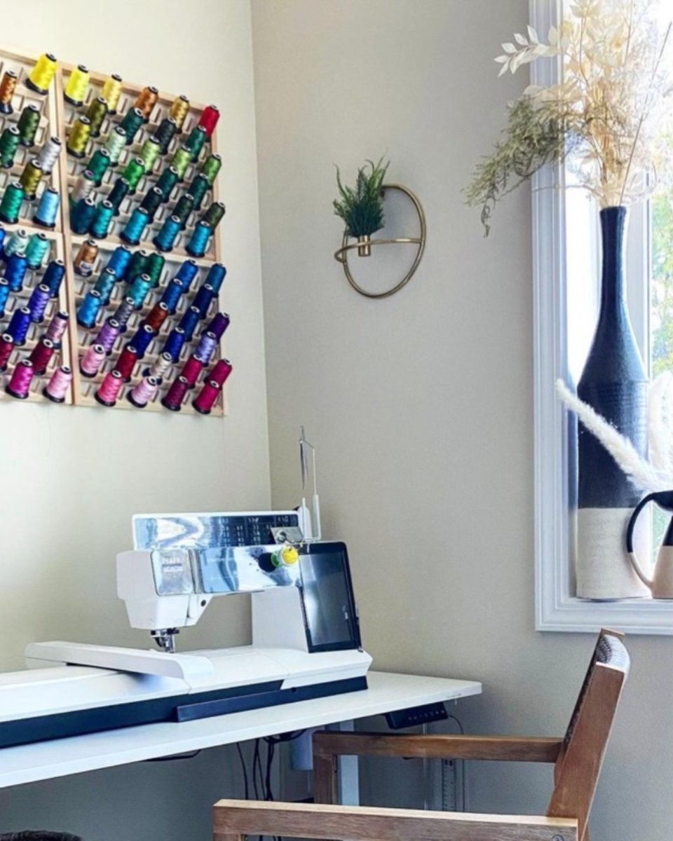 pfaff's tweet photo. With a window view, thread at the ready, and an open seat, your sewing retreat awaits. 

Thanks to "pineapple_design" on Instagram for sharing this inspirational image of their crafting space and creative icon™ sewing and embroidery machine. #PfaffSewing https://t.co/ZjIgikVBcq
