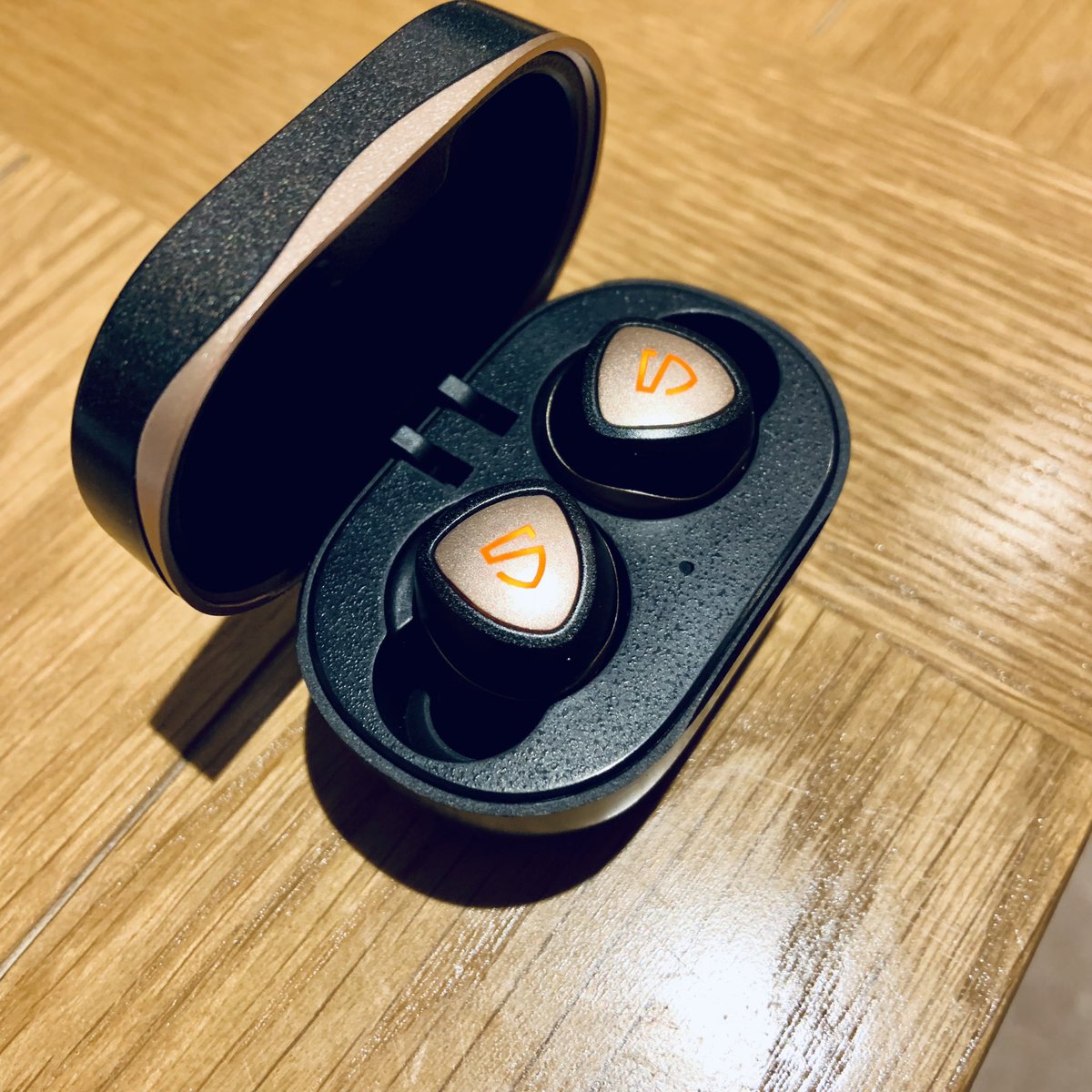 RichMusicTechR1's tweet photo. The @SOUNDPEATS Sonic Pro have landed! Wow, these are not what I was expecting… Review coming soon! #audiophile #soundpeats #sonicpro #tws #earbuds #tech #review https://t.co/3Z9BzcvMMa