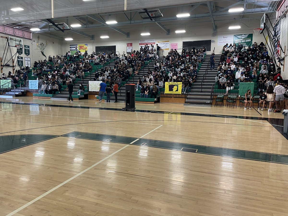 OxnardUnion's tweet photo. Pacifica high school welcomed their sophomore class during Preview Week today! For many of these kids it was their first time on campus and meeting other classmates in person. @phs_tritons #WeAreOxnardUnion #PreviewWeek #OxnardUnionBack2School https://t.co/f1lUElw8AT