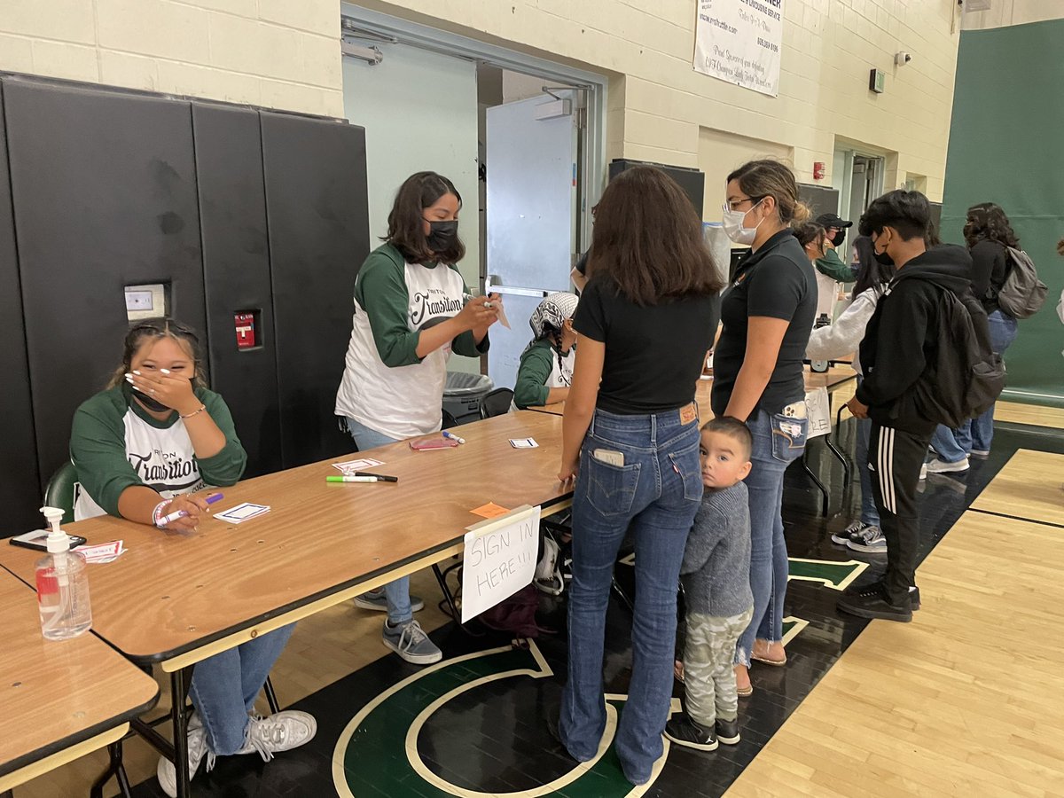 OxnardUnion's tweet photo. Pacifica high school welcomed their sophomore class during Preview Week today! For many of these kids it was their first time on campus and meeting other classmates in person. @phs_tritons #WeAreOxnardUnion #PreviewWeek #OxnardUnionBack2School https://t.co/f1lUElw8AT