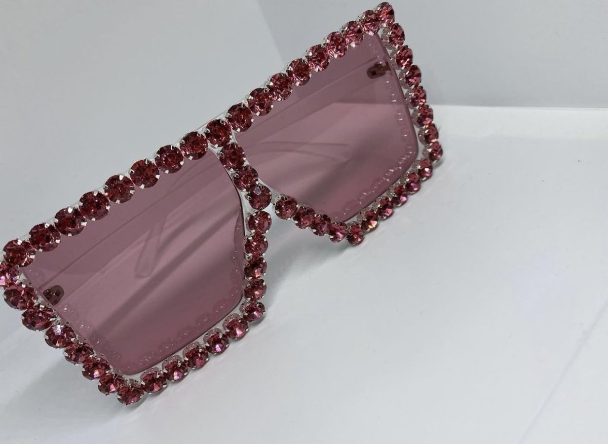 TaliyahDaBratt's tweet photo. Hey ladies shades are on hand 1 for $10 2 for $15 #tonebytaliyah #GramFam #gram23 #GramFam24 #gramfam25 https://t.co/IE1sGJMJxH