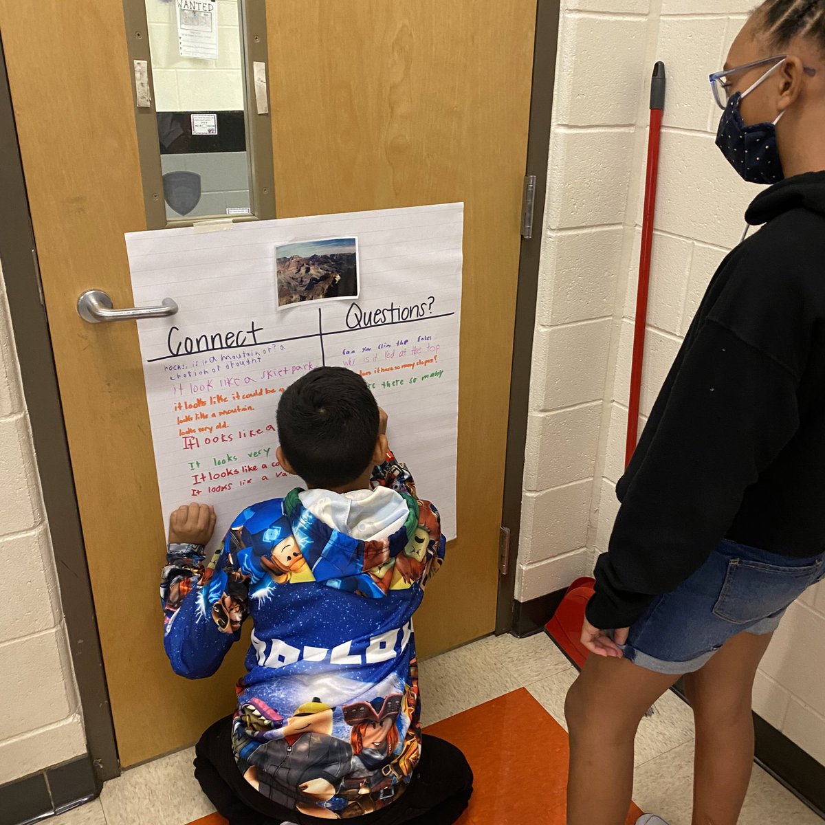 heather_honea's tweet photo. Students enjoyed going on a Visual Walkabout to explore more about Earth’s surface features! We made connections and asked questions! Thanks @DiscoveryEd for the strategy! #Explore #SOSStrategy @ClarkCreekSTEM @Grimes_ELLedu @TinaLucio3 @Brittony_Monroe https://t.co/YC3KDrPCaU