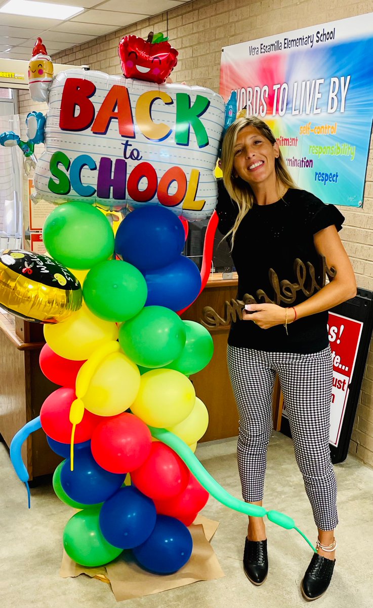 valggomez's tweet photo. 2nd day of school is better than the 1st!!! 2021-2022 ❤️ thank you to all our supporters as well!!! @ChavezLizza welcome!!!!! @Escamilla_AISD #AldineFirstDay21 #AldineForward https://t.co/YAszSFEPrr