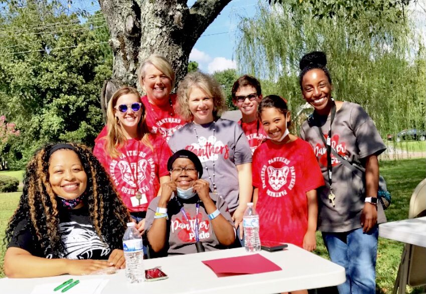 pope_school's tweet photo. Back to school #PopeSTYLE! 🐾❤️Shoutout to our amazing PTO for putting on such a fun event yesterday and all those involved that helped make it possible! The Back to School bash was one to remember! Thanks for coming out! #WINNING @JMCSchools @thvowell https://t.co/Djvty1DIqK