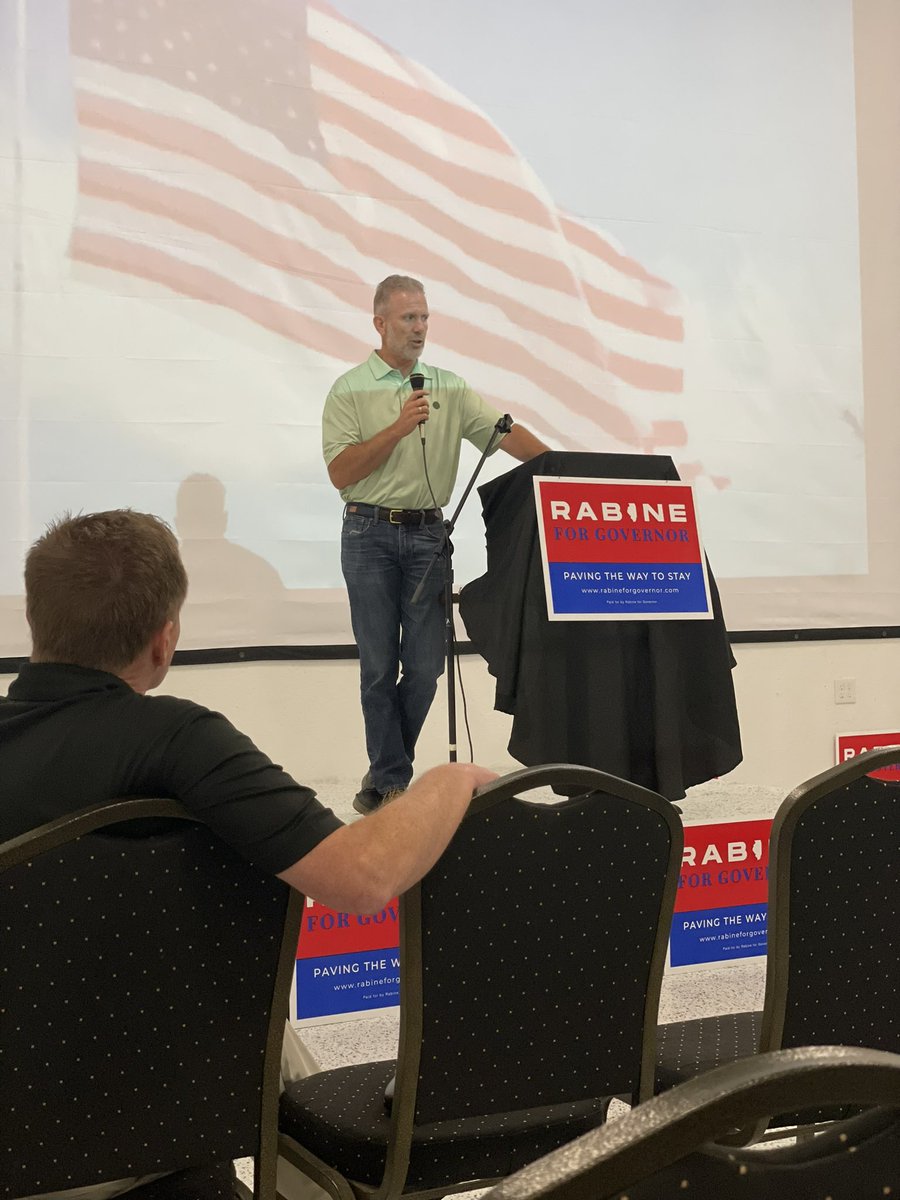 alexwalker2020's tweet photo. Thanks to @GaryRabine for making a stop in Mattoon! #PavingTheWaytoStay #RabineforGov https://t.co/zPV5j9Muw5