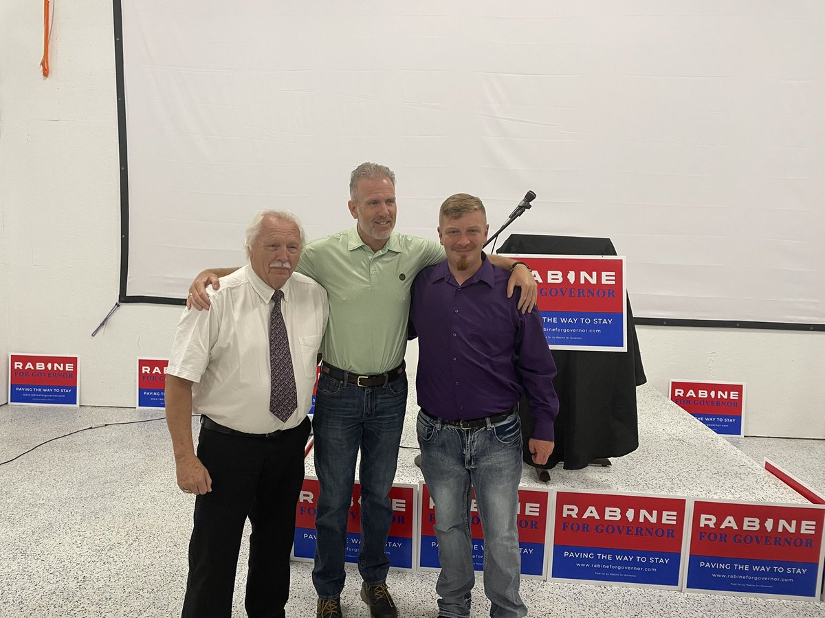 alexwalker2020's tweet photo. Thanks to @GaryRabine for making a stop in Mattoon! #PavingTheWaytoStay #RabineforGov https://t.co/zPV5j9Muw5