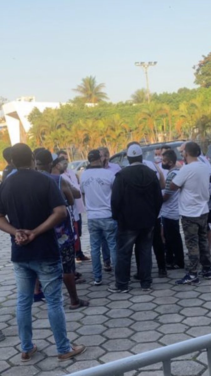 forcajovem70's tweet photo. Segundo os “torcedores” de Twitter, a torcida não pode cobrar agora porque não cobraram na época do Eurico etc.

Seguindo a linha de raciocínio, a atual diretoria da torcida tem que seguir com os mesmos erros do passado, sem que haja renovação, evolução e mudanças de conceitos. https://t.co/xSvrzpqqmc