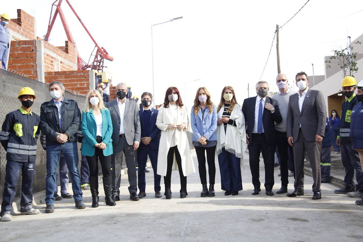CFKArgentina's tweet photo. Muy contenta de estar una vez más en la isla Maciel. La última vez que estuvimos acá fue hace poco más de 5 años. Vinimos a visitarlo a Paco Olivera y los Curas en Opción por los Pobres. https://t.co/wT05oh0Kog