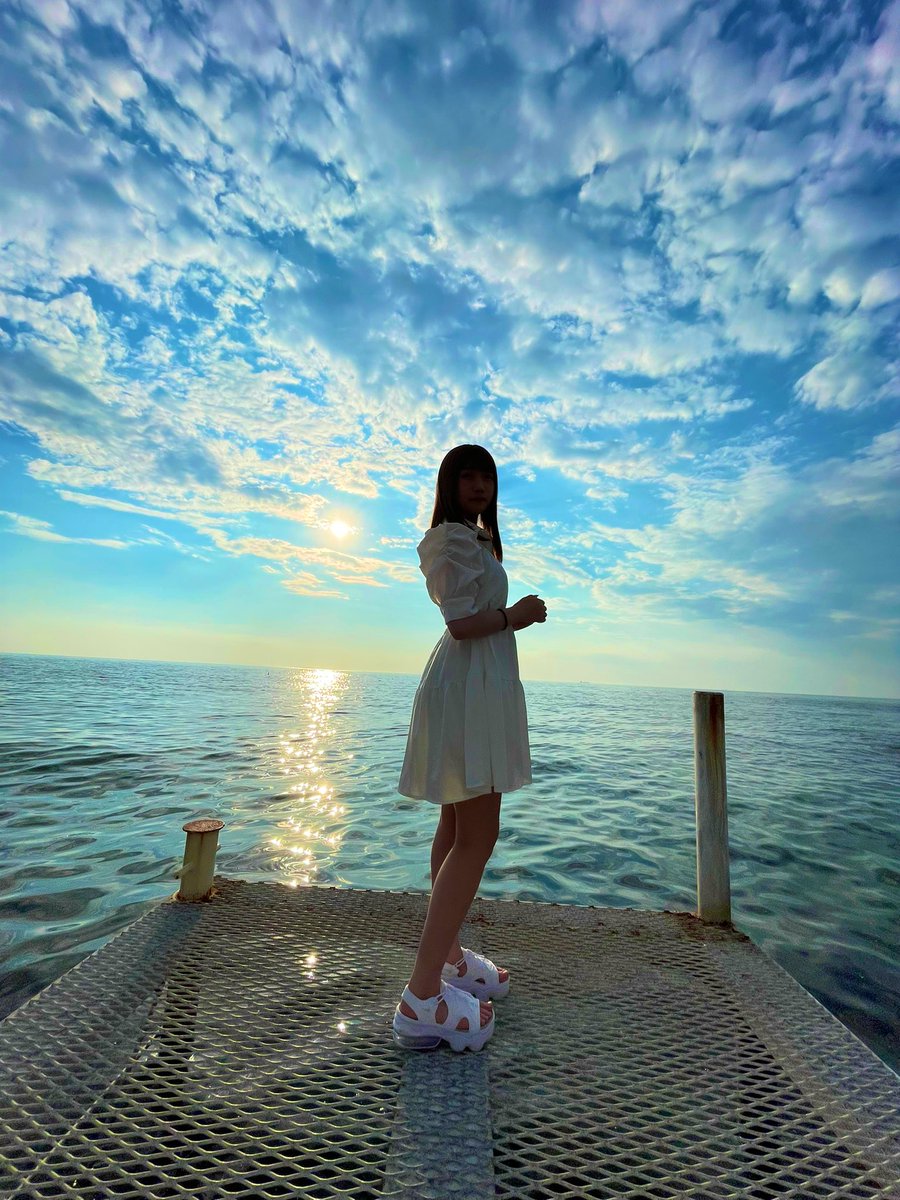 KepOffice's tweet photo. model:ことねちゃん @komusan1016_ 
撮影:淡路島

#ことね 
#jk 
#元アイドル 
#淡路島
#幸せのパンケーキ
#桟橋
#海
#撮影
#色加工
#白のワンピース
#彼女感
#夕暮れ https://t.co/6Flqq7bpRy