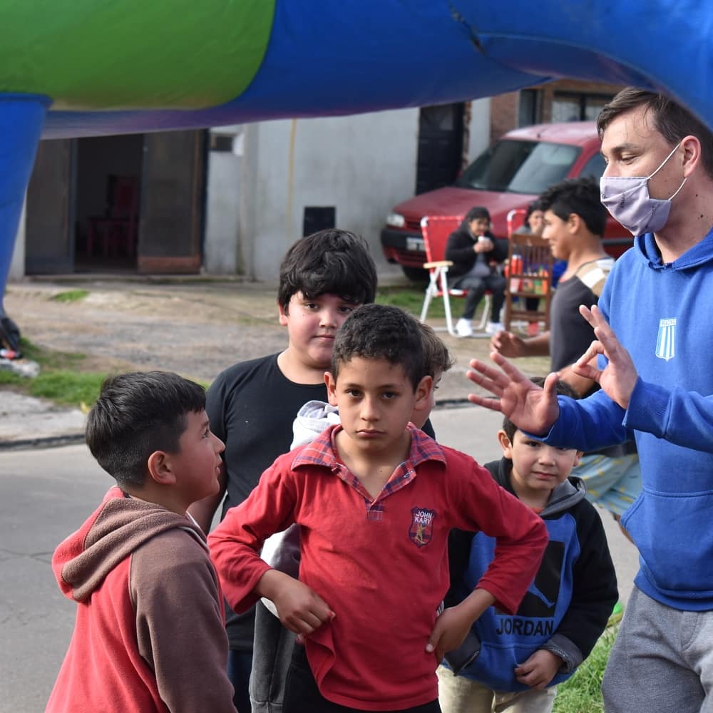 FilialLaPlata's tweet photo. Un año más, desde Racing Filial La Plata nos acercamos a Los Hornos, a la misma plaza de siempre y festejamos con los y las más peques del barrio su día.   

Queremos agradecer la colaboración de cada socio, hincha y a la comunidad en general. https://t.co/qq5tkPUDFP