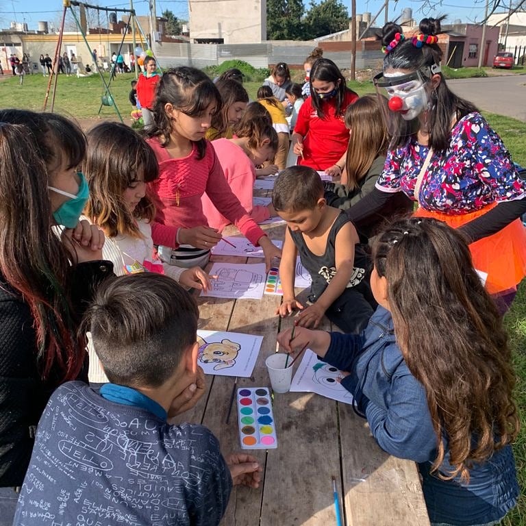 FilialLaPlata's tweet photo. Un año más, desde Racing Filial La Plata nos acercamos a Los Hornos, a la misma plaza de siempre y festejamos con los y las más peques del barrio su día.   

Queremos agradecer la colaboración de cada socio, hincha y a la comunidad en general. https://t.co/qq5tkPUDFP