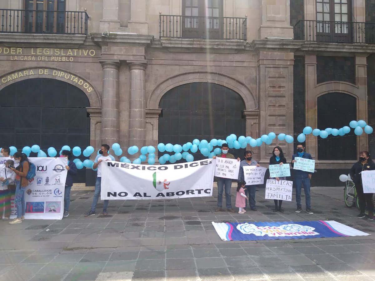 FNxFamilia's tweet photo. Hoy, en el marco de la activación CLAXONAZO POR AMOR A LA VIDA, en Toluca, se sostuvo una reunión con el Dip. @ProfeMaurilioHG, Pdte. del Gpo. Parlamentario de MORENA y de la JUCOPO para hablar sobre el derecho a la vida desde la concepción hasta la muerte natural. #EdoMexProVida https://t.co/Hx484wGaYF