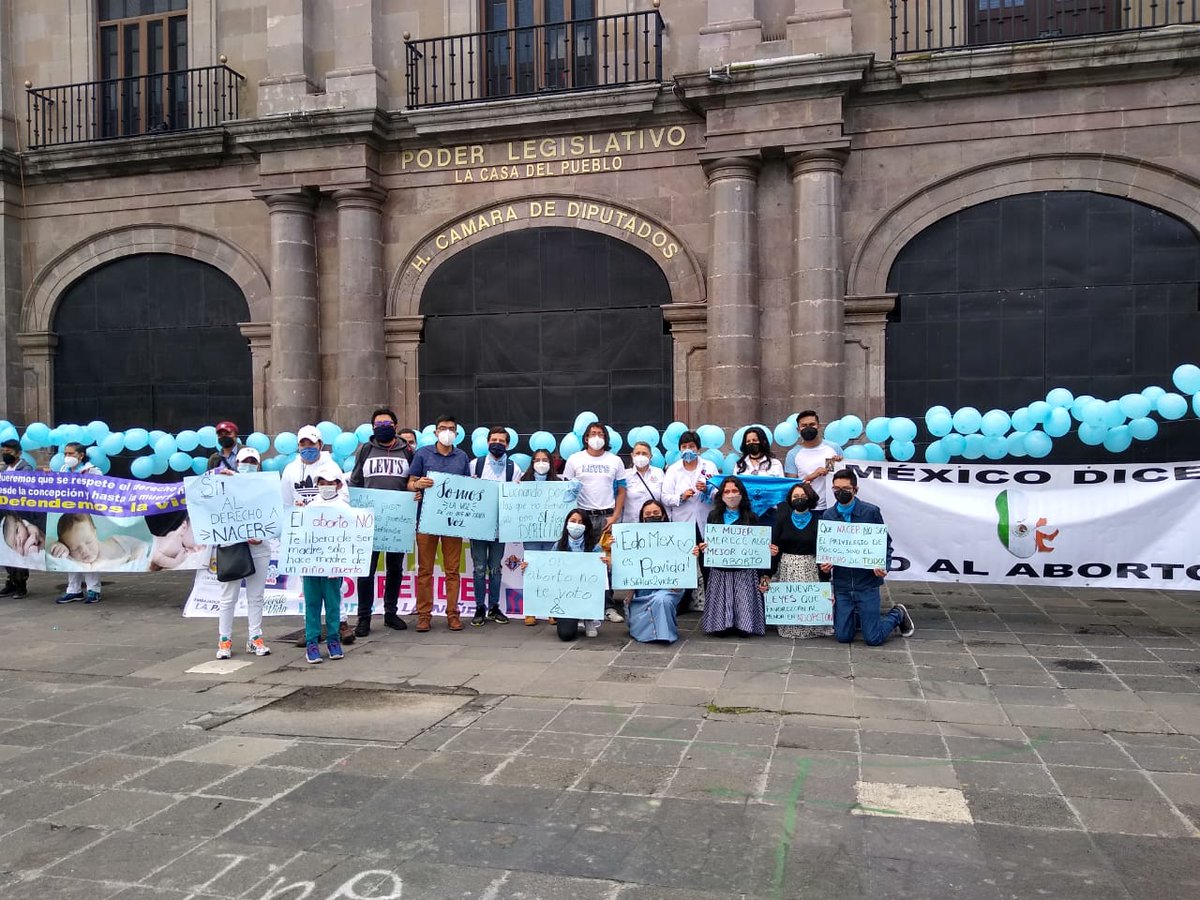 FNxFamilia's tweet photo. Hoy, en el marco de la activación CLAXONAZO POR AMOR A LA VIDA, en Toluca, se sostuvo una reunión con el Dip. @ProfeMaurilioHG, Pdte. del Gpo. Parlamentario de MORENA y de la JUCOPO para hablar sobre el derecho a la vida desde la concepción hasta la muerte natural. #EdoMexProVida https://t.co/Hx484wGaYF