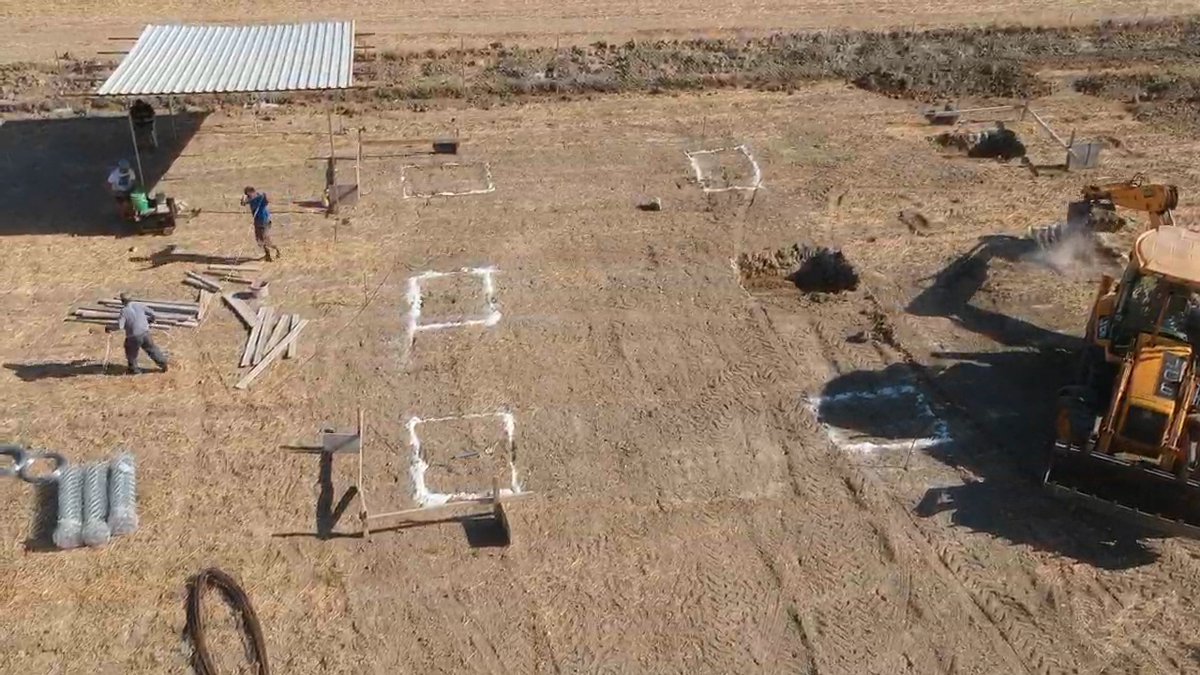 #OlivelandUpdate

We have started IRL digging at the Farm 
🚧⚒️🌳🌳🌳