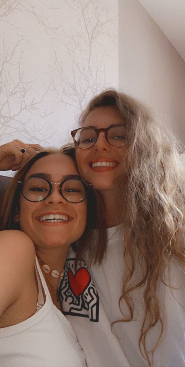 kaizokam's tweet photo. y'a 1 an, quasiment a l'heure près, ma copine me disait "je veux que tu sois mon amoureuse"
depuis, j'imagine pas ma vie sans elle 🤍 https://t.co/iA3IIvoacX